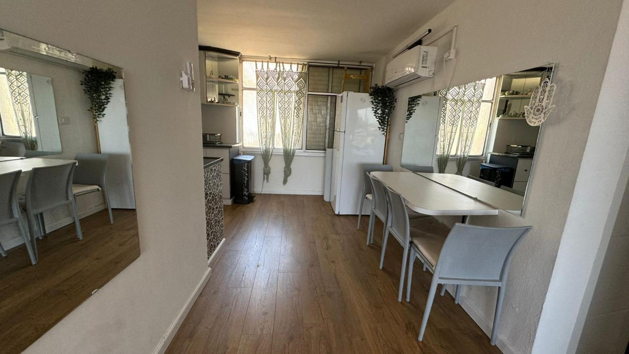 לוויס פלייס Levis Place 51